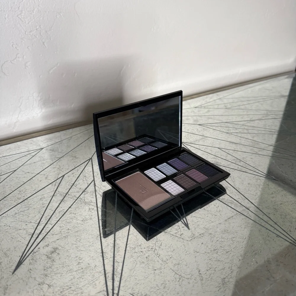 Doucce Eyeshadow Palette with Purple and Brown Hues